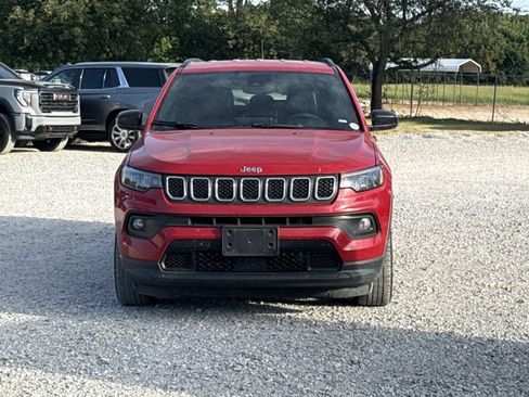 Used 2024 Jeep Compass Latitude AWD/4WD image 2