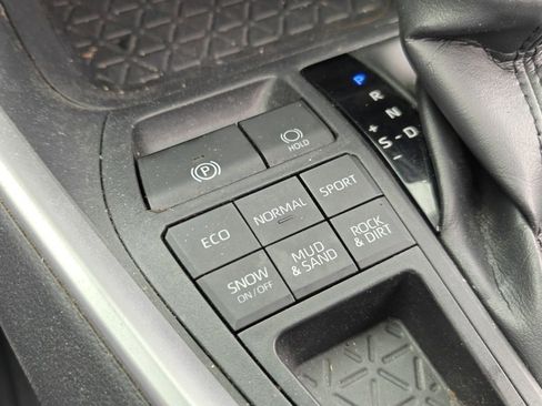 Used 2019 Toyota RAV4 XLE Premium image 30