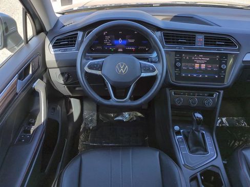 Used 2024 Volkswagen Tiguan SE image 16