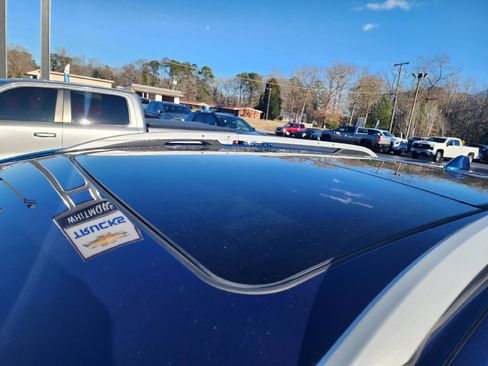 Used 2021 GMC Terrain SLT w/ Infotainment Package II image 6