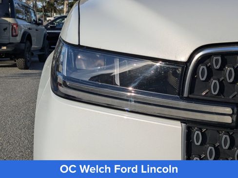 Certified 2025 Lincoln Navigator Reserve AWD/4WD image 11
