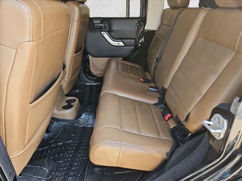 Used 2012 Jeep Wrangler Unlimited Rubicon w/ Dual Top Group AWD/4WD image 18
