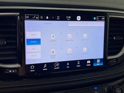 Used 2023 Chrysler Pacifica Limited w/ Uconnect Theater Family Group AWD/4WD image 8
