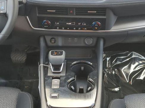 Certified 2026 Nissan Rogue SV FWD image 20