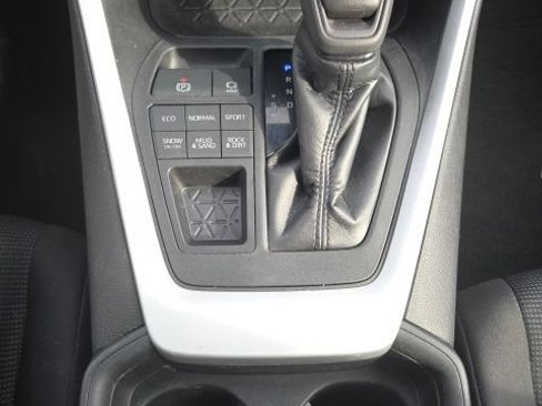 Used 2020 Toyota RAV4 LE w/ All Weather Liner Package AWD/4WD image 18