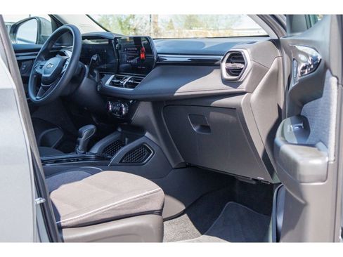 Used 2025 Chevrolet TrailBlazer LT AWD/4WD image 10