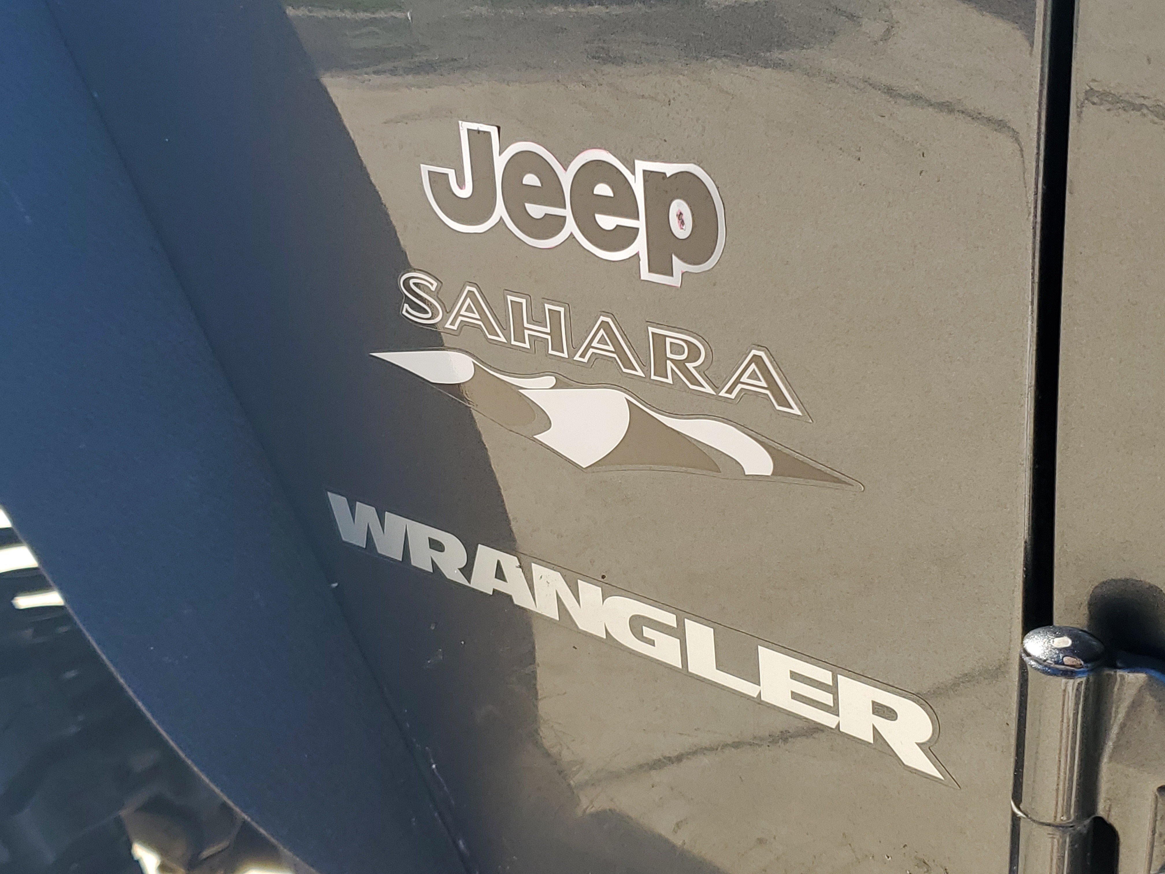 Used 2017 Jeep Wrangler Sahara w/ Connectivity Group AWD/4WD image 30