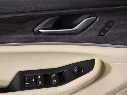 Used 2023 Jeep Grand Cherokee Limited image 18