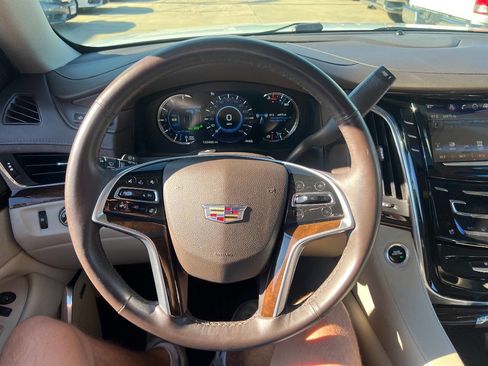 Used 2017 Cadillac Escalade ESV Luxury image 11