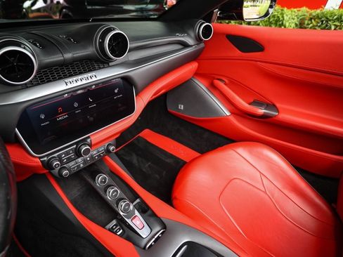 Certified 2019 Ferrari Portofino RWD image 31