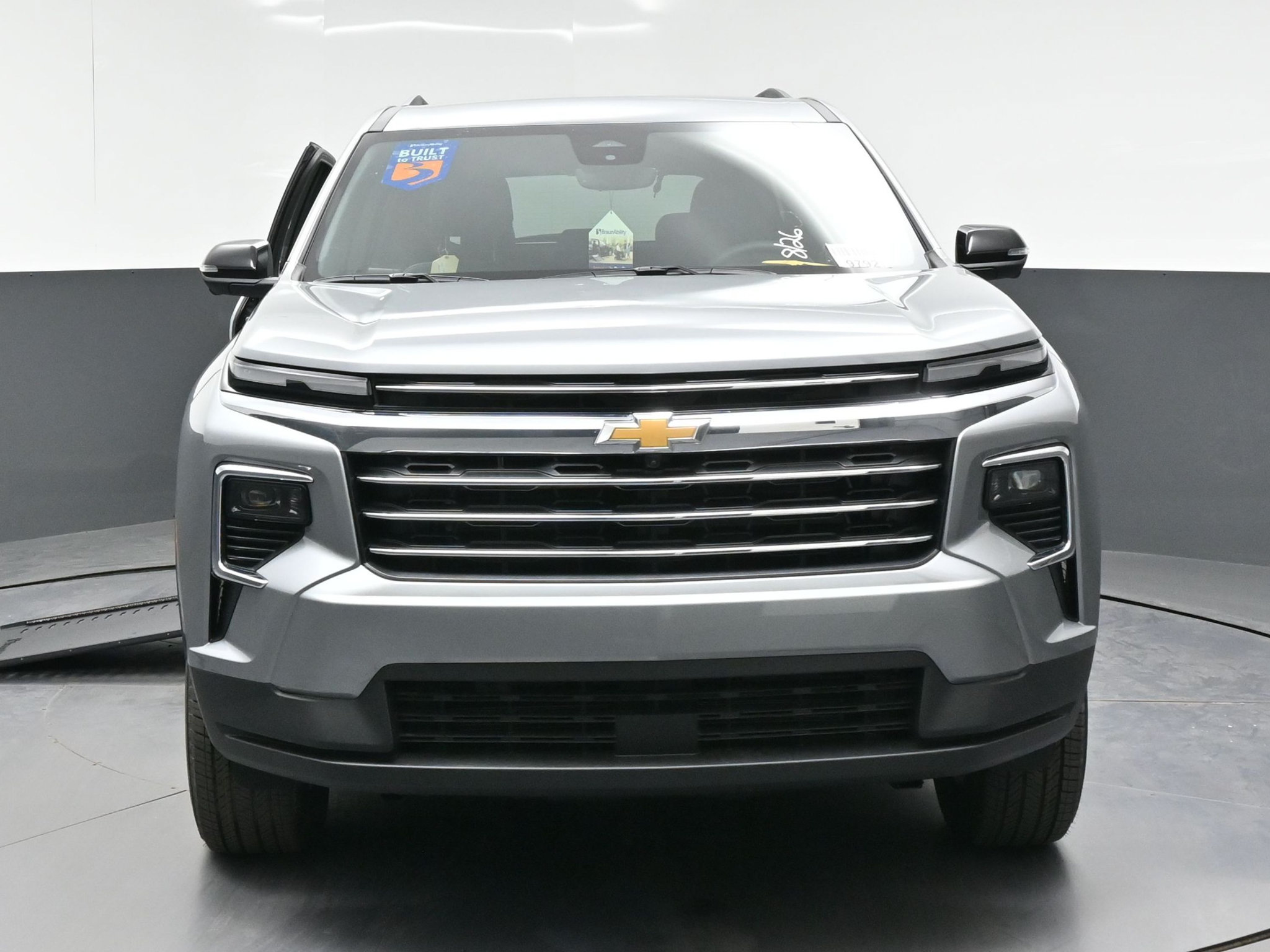 Used 2026 Chevrolet Traverse LT w/ Driver Confidence Package FWD image 2