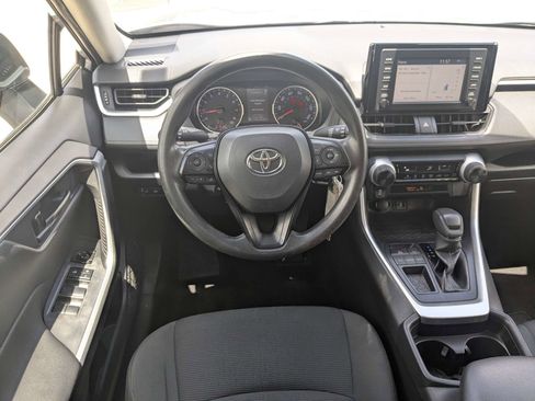 Used 2019 Toyota RAV4 LE FWD image 18