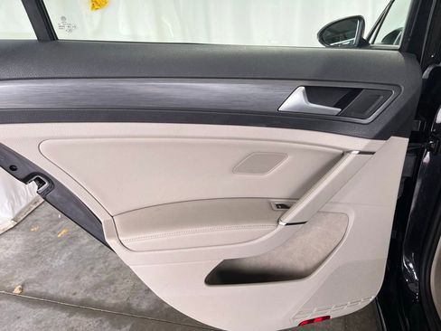 Certified 2019 Volkswagen Golf SE image 23