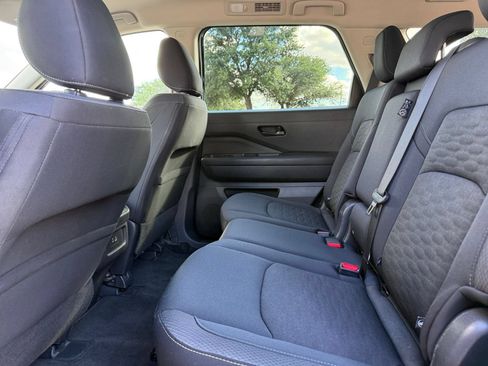 Used 2025 Nissan Pathfinder SV FWD image 27