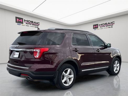Used 2018 Ford Explorer XLT w/ Equipment Group 201A image 6