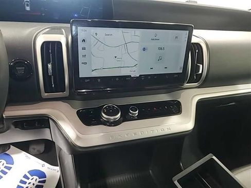 Used 2025 Ford Expedition Active image 4