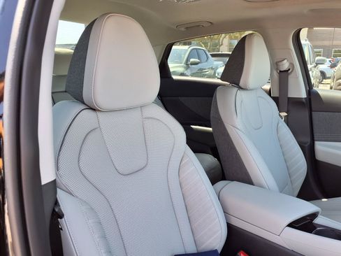 New 2026 Hyundai Elantra Limited FWD image 7