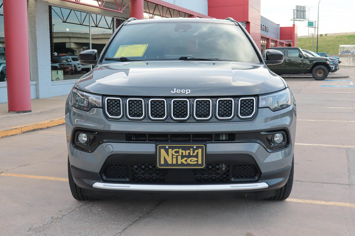 Used 2024 Jeep Compass Limited AWD/4WD image 3