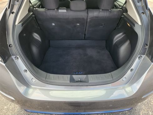 Used 2021 Nissan Leaf SV w/ SV Technology Package image 28