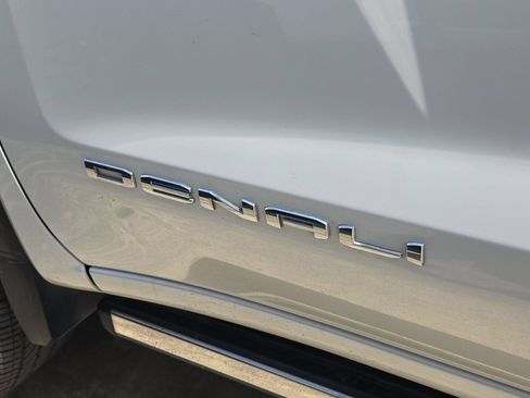 Certified 2019 GMC Sierra 1500 Denali w/ Denali Ultimate Package AWD/4WD image 6