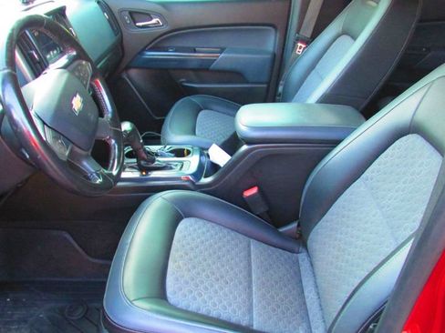 Used 2017 Chevrolet Colorado Z71 image 11