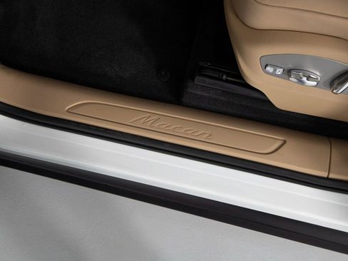 New 2026 Porsche Macan image 23