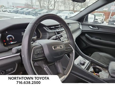 Used 2023 Jeep Grand Cherokee Altitude image 16