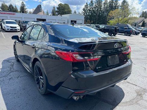 Used 2025 Toyota Camry SE image 5