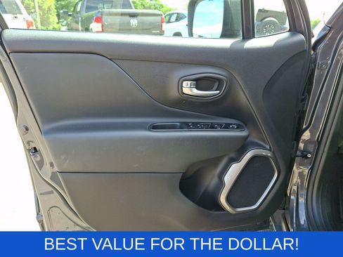 Used 2022 Jeep Renegade Latitude AWD/4WD image 14