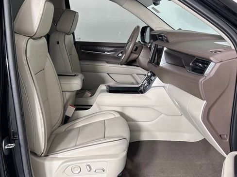 Used 2022 GMC Yukon XL Denali image 29