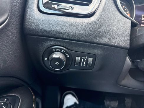 Used 2018 Jeep Compass Limited w/ Navigation Group AWD/4WD image 18
