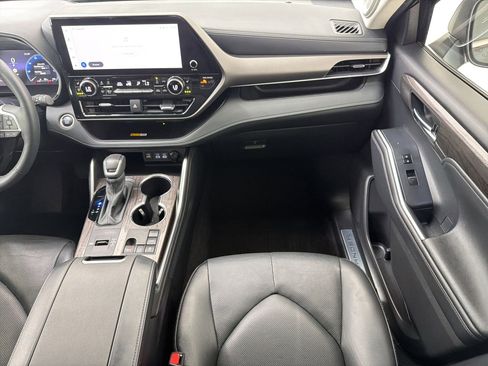 Used 2024 Toyota Highlander Limited image 27