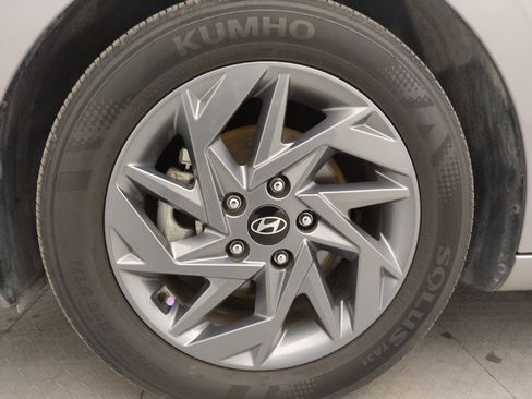 Used 2024 Hyundai Elantra SEL image 31