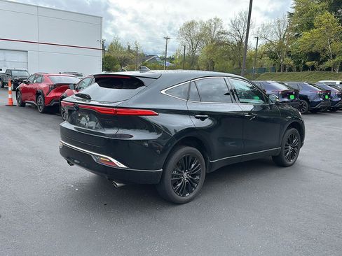 Used 2024 Toyota Venza Nightshade image 3