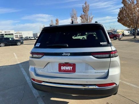New 2025 Jeep Grand Cherokee Limited w/ Trailer Tow Package AWD/4WD image 6