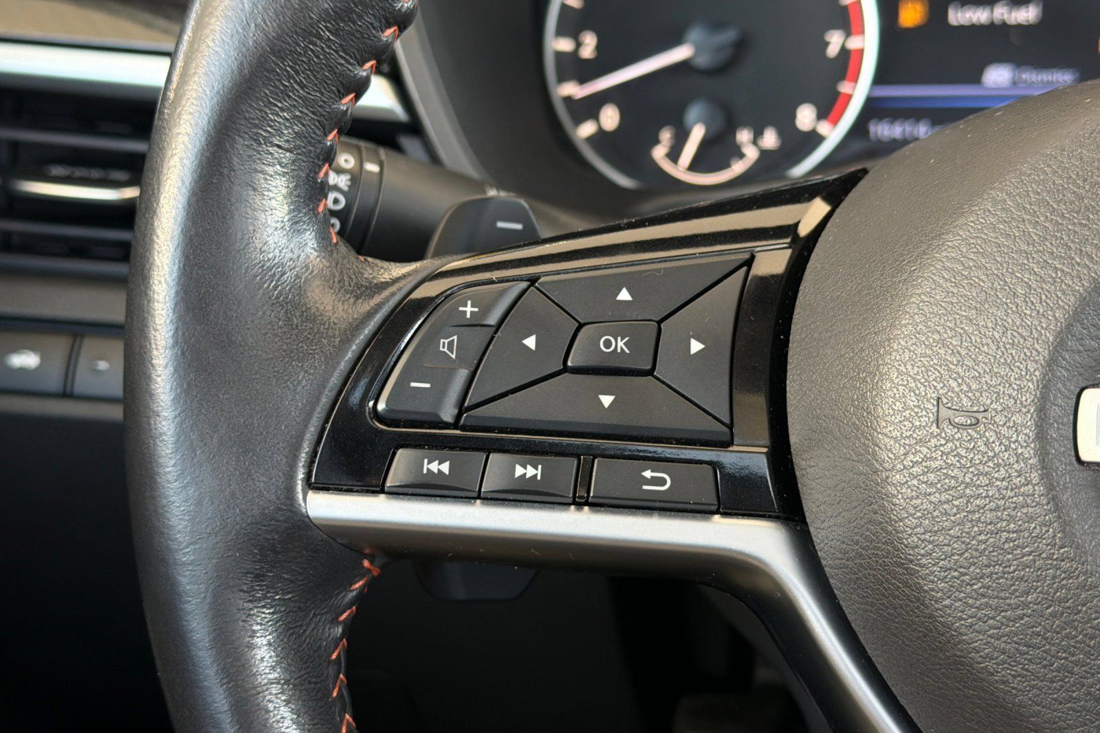 Used 2023 Nissan Altima 2.5 SR w/ SR Premium Package FWD image 25