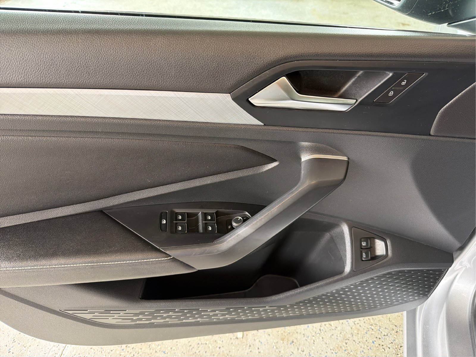 Used 2024 Volkswagen Jetta SE FWD image 21