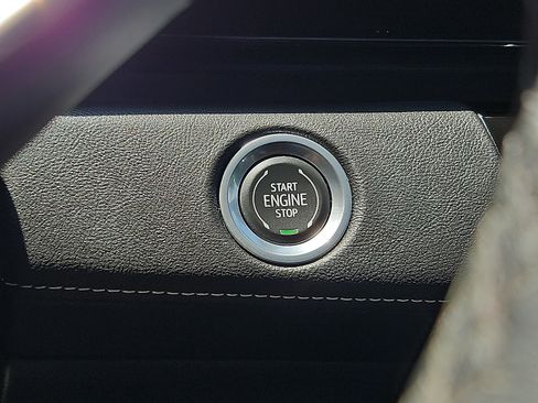 Certified 2023 Cadillac Escalade ESV Premium Luxury AWD/4WD image 24