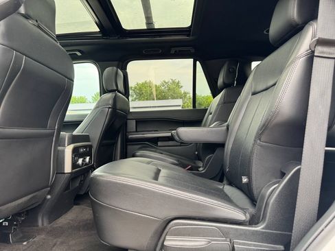 Used 2020 Ford Expedition XLT w/ Equipment Group 201A AWD/4WD image 37