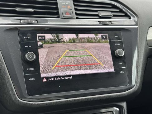 Used 2020 Volkswagen Tiguan SE AWD/4WD image 27