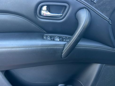 Used 2022 INFINITI QX80 Luxe image 11