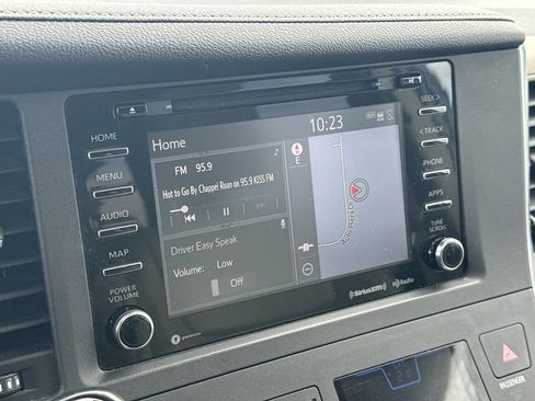 Used 2018 Toyota Sienna XLE w/ XLE Navigation Package image 14