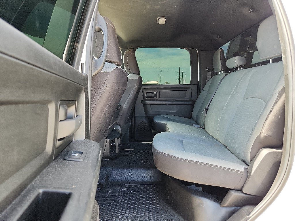 Used 2024 RAM 5500 Tradesman w/ Chrome Appearance Group AWD/4WD image 19