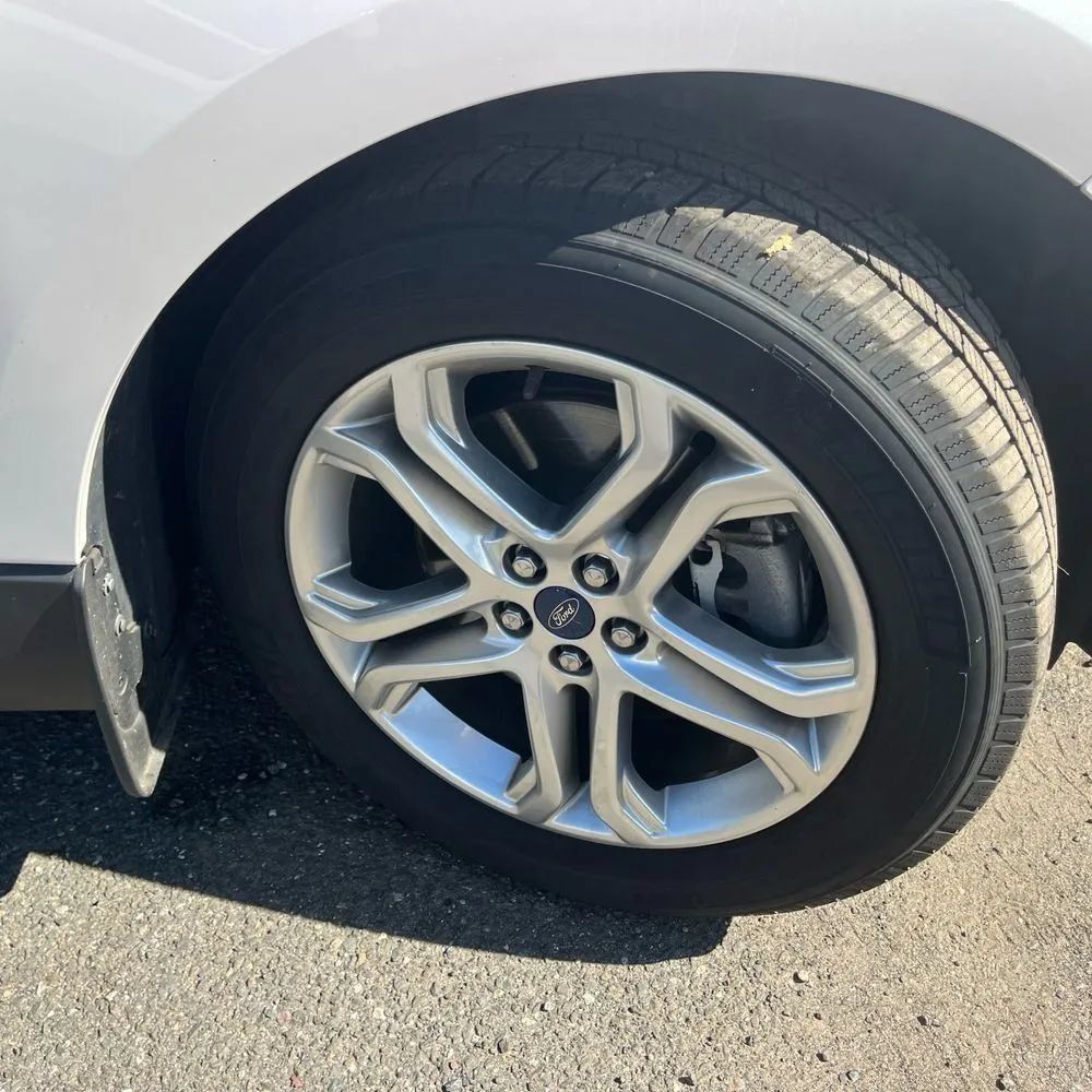Used 2018 Ford Edge Titanium w/ Equipment Group 301A AWD/4WD image 15