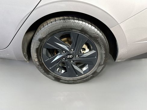 Used 2023 Hyundai Elantra SEL w/ Preferred Accessory Package FWD image 37