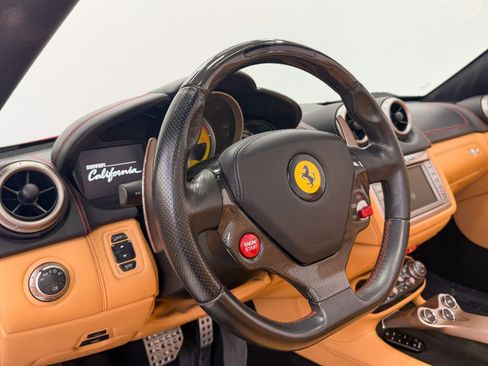 Used 2014 Ferrari California RWD image 13