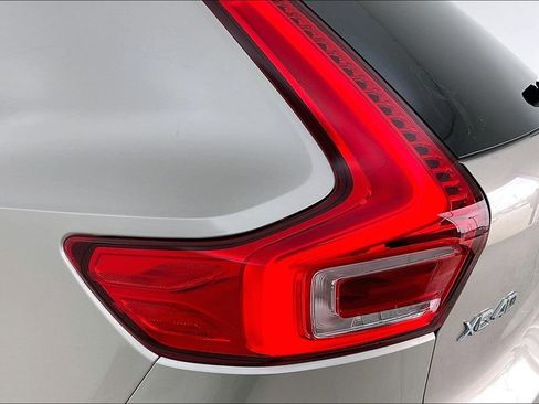 Used 2023 Volvo XC40 B4 Plus image 38