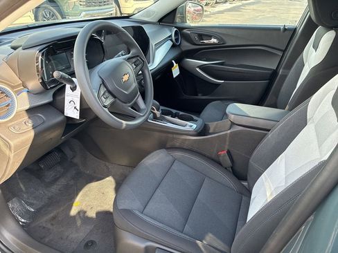 New 2026 Chevrolet Trax LS w/ LS Convenience Package image 2