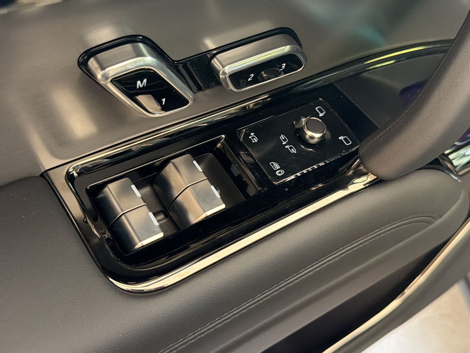 New 2026 Land Rover Range Rover Sport SE AWD/4WD image 25