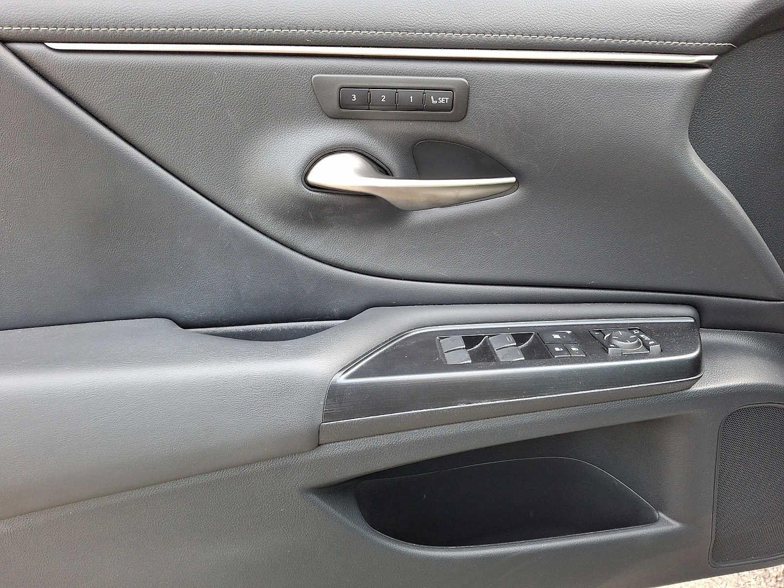 Used 2020 Lexus ES 350 w/ Premium Package FWD image 10
